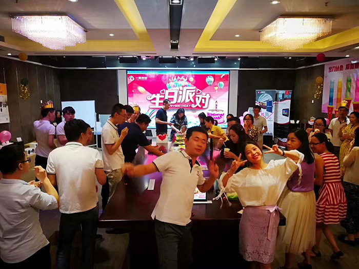 <b>一禾科技2018年第二季度生日會(huì)暨歌王爭霸賽圓滿舉行</b>