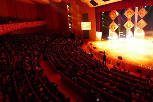 <b>一禾科技：劇院舞臺音響燈光設(shè)計方案</b>