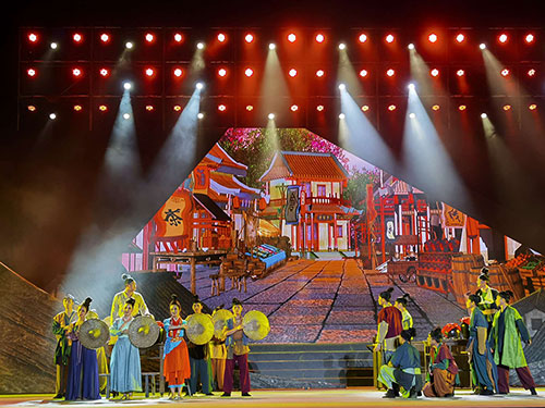 <b>舞臺燈光與音響技術(shù)：打造完美演出體驗的關(guān)鍵！</b>